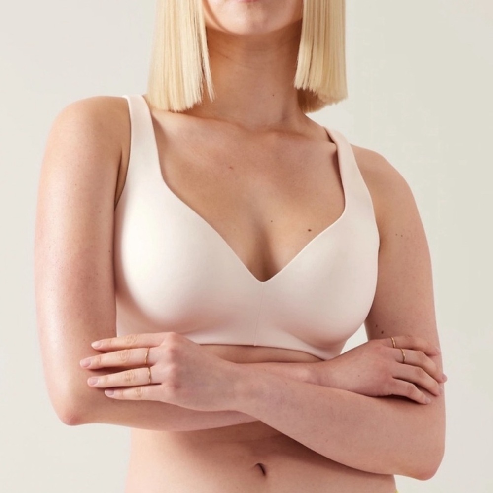 Athleta Ritual T-Shirt Bra B-G in White Size 34DD NWT